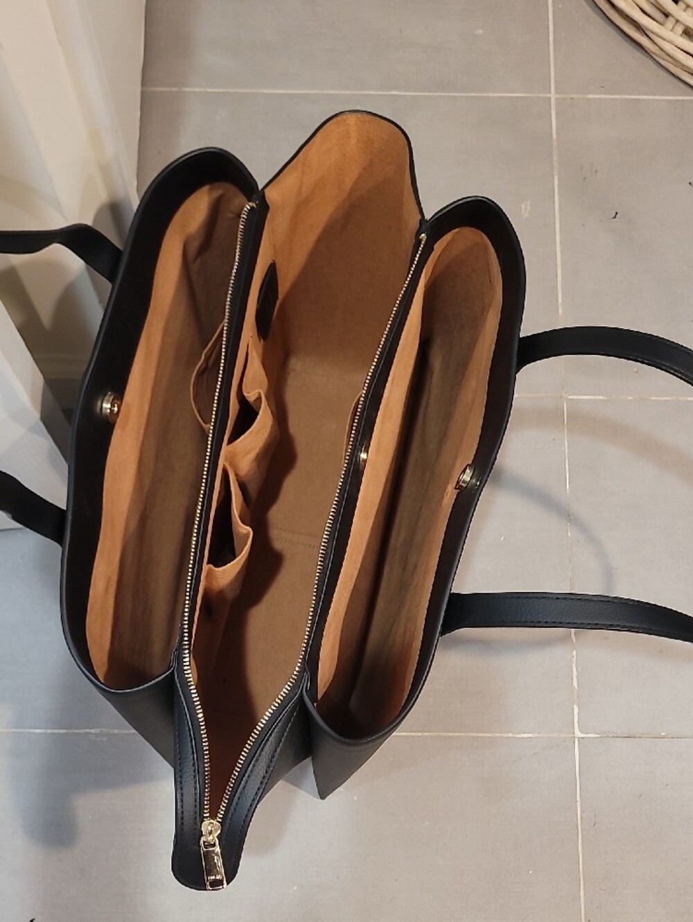 Black Paloma Leather Tote Bag - Picture 4 of 4